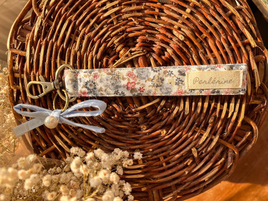 🎁 "Blue Garden" Keychain (100% off)