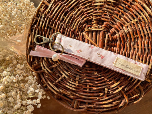 🎁 "Blush" Keychain (100% off)